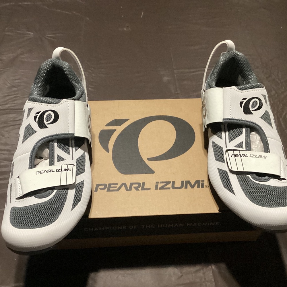 Pearl Izumi cycling shoes ladies size 9.5 white with gray